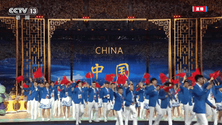 全场欢呼！中国体育代表团入场-星空门户